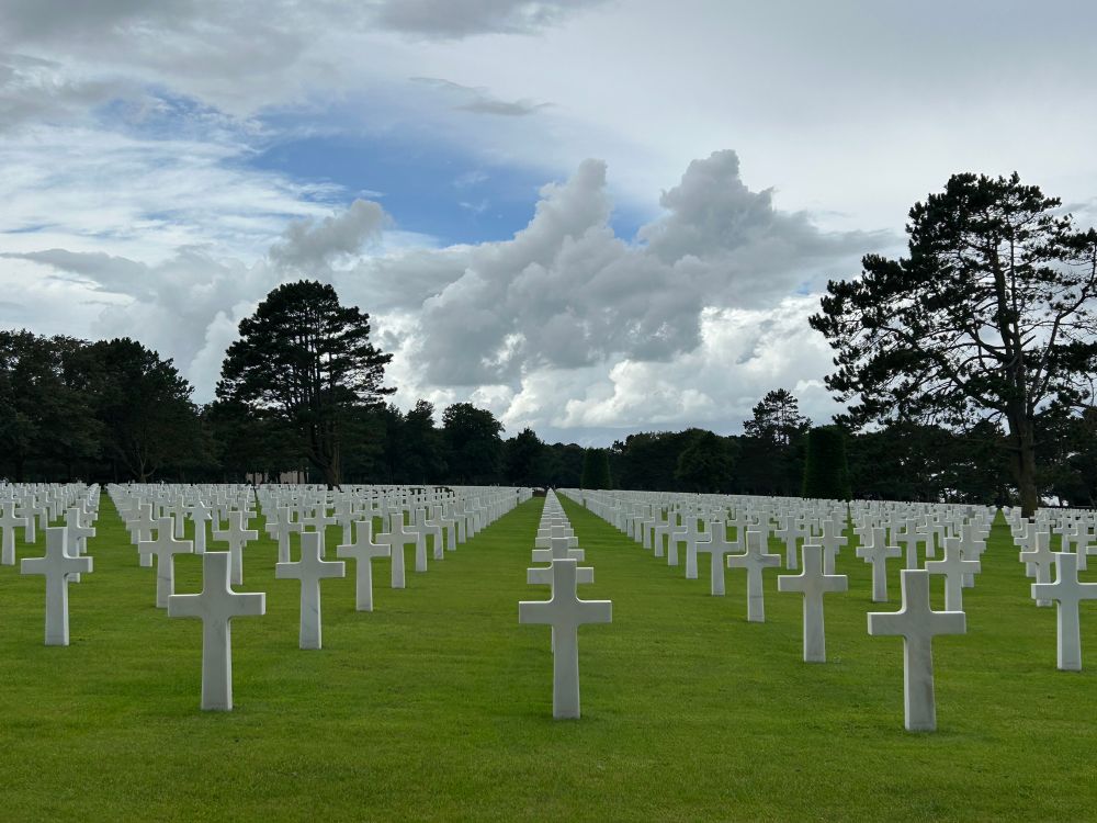 Gedenkstätte für die gefallenen amerikanischen Soldaten, lauter weiße Marmorkreuze