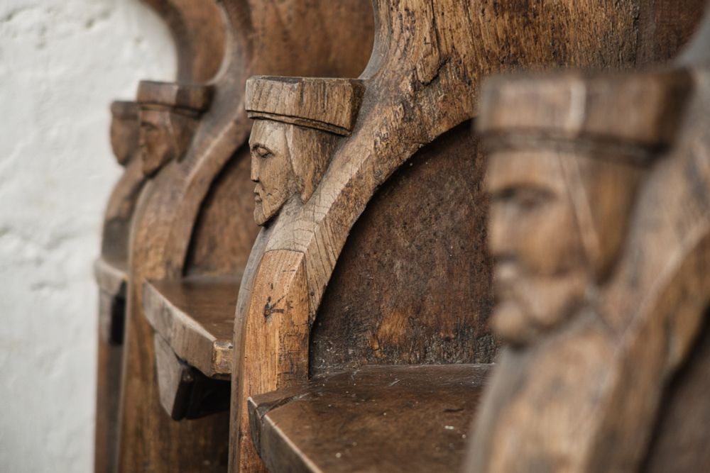 Figurative decorations on woodwork benches in Bueno's church.