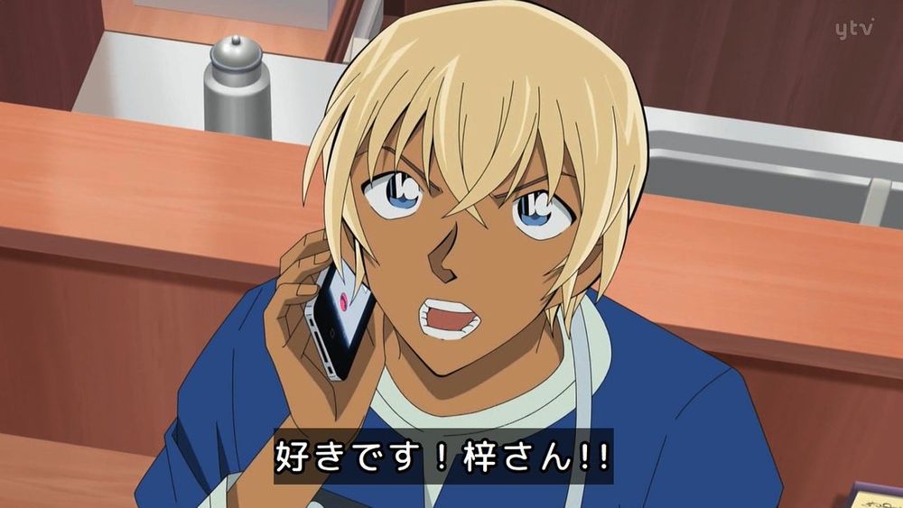 Amuro gritou no telefone um "Eu te amo, Azusa-san!" com a call no viva-voz