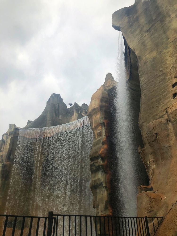 Close up of the Wonder Mountain falls, while waiting for the rope drop for AlpenFury