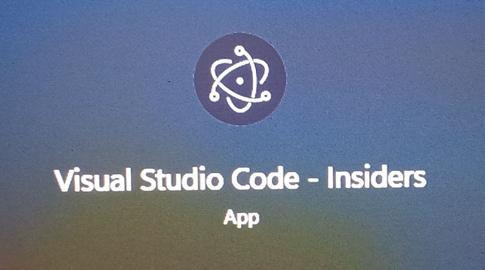 The icon here looks like the icon of ElectronJS instead of the VSCode logo.
