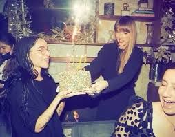 taylor holding zoe kravitz birthday cake