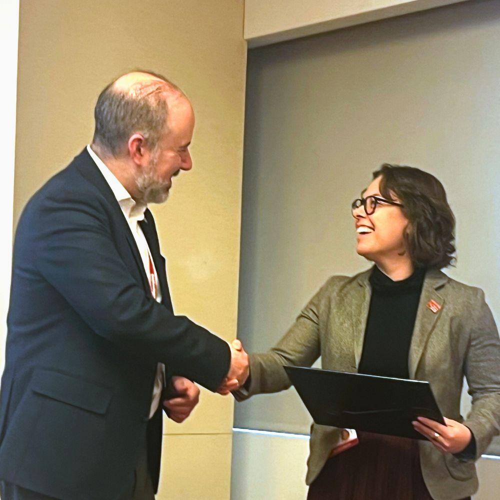 Dr. Deirdre Kelleher receiving her award.