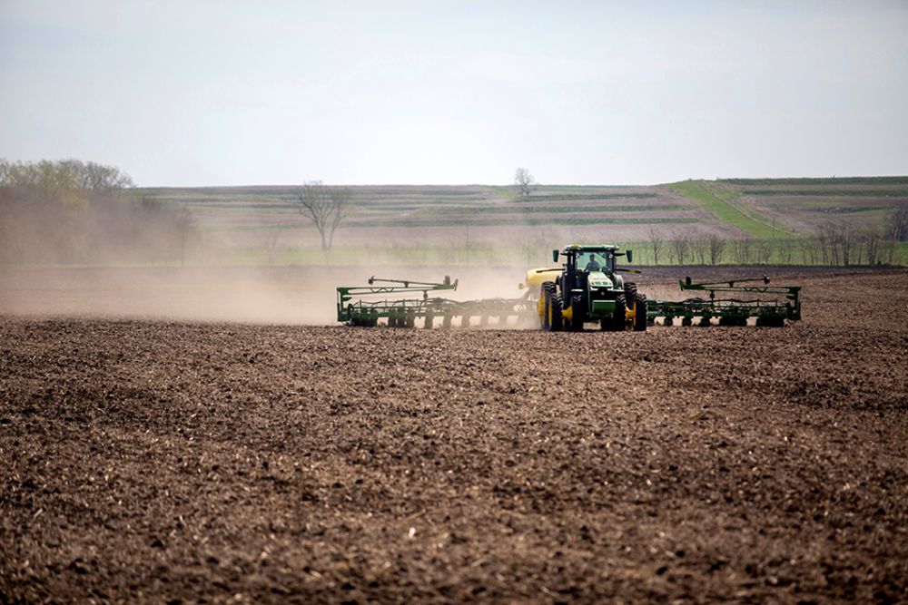 What role does agriculture play in Iowa’s high cancer rates?