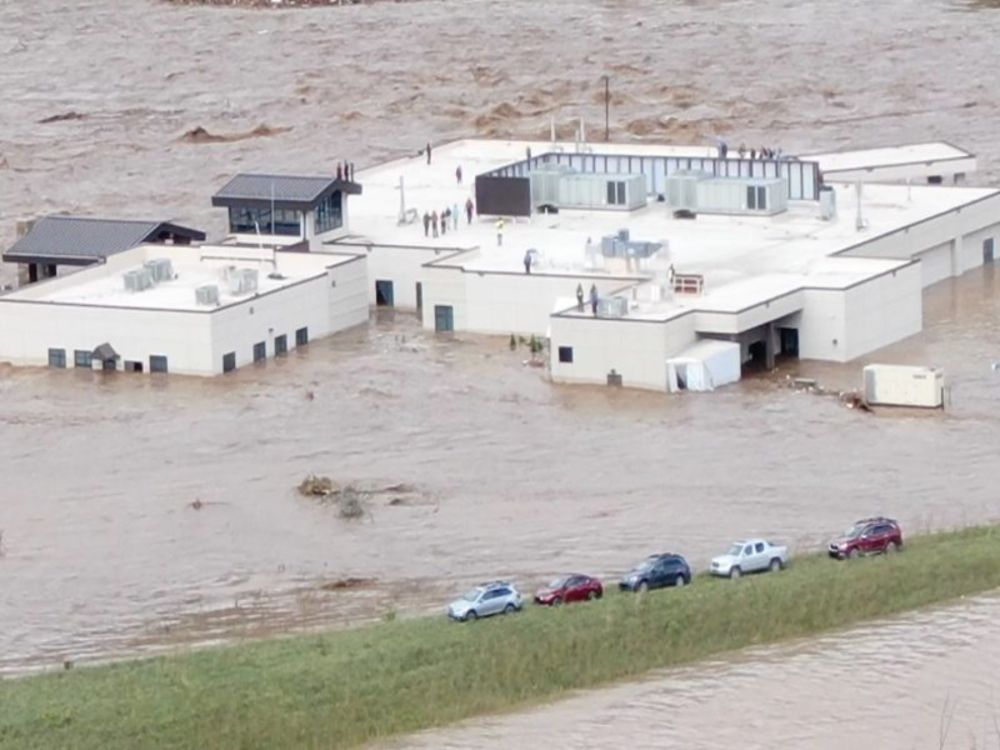 Rescue underway for 54 people on roof of Tennessee hospital