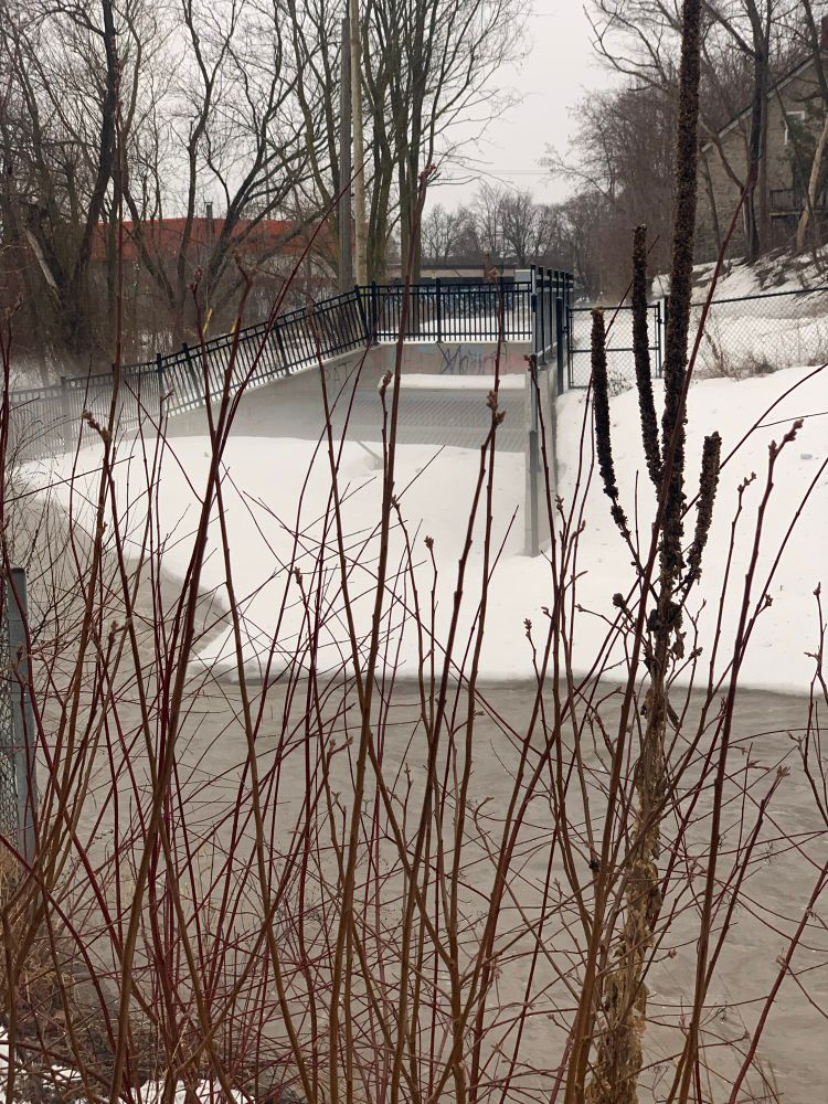 Identical shot as in first post but now water should be going into Bethune diversion. It’s not. 