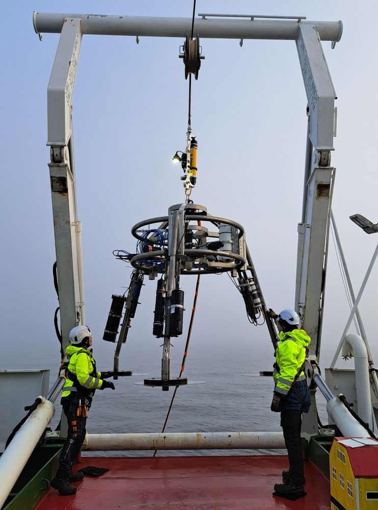 FINMARI benthic lander being deployed.