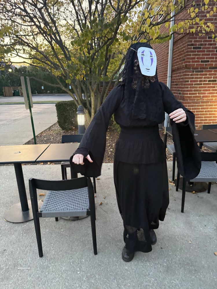 me dressed as no-face from spirited away
