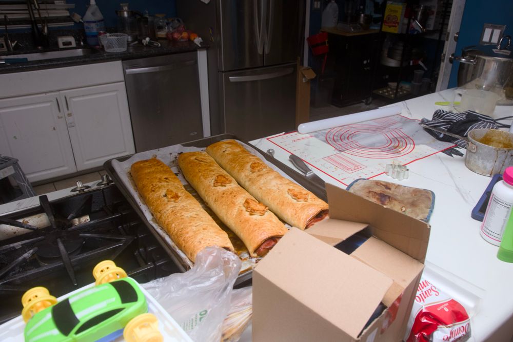 Showcasing the Venezuelan hambread in a chaotic kitchen 