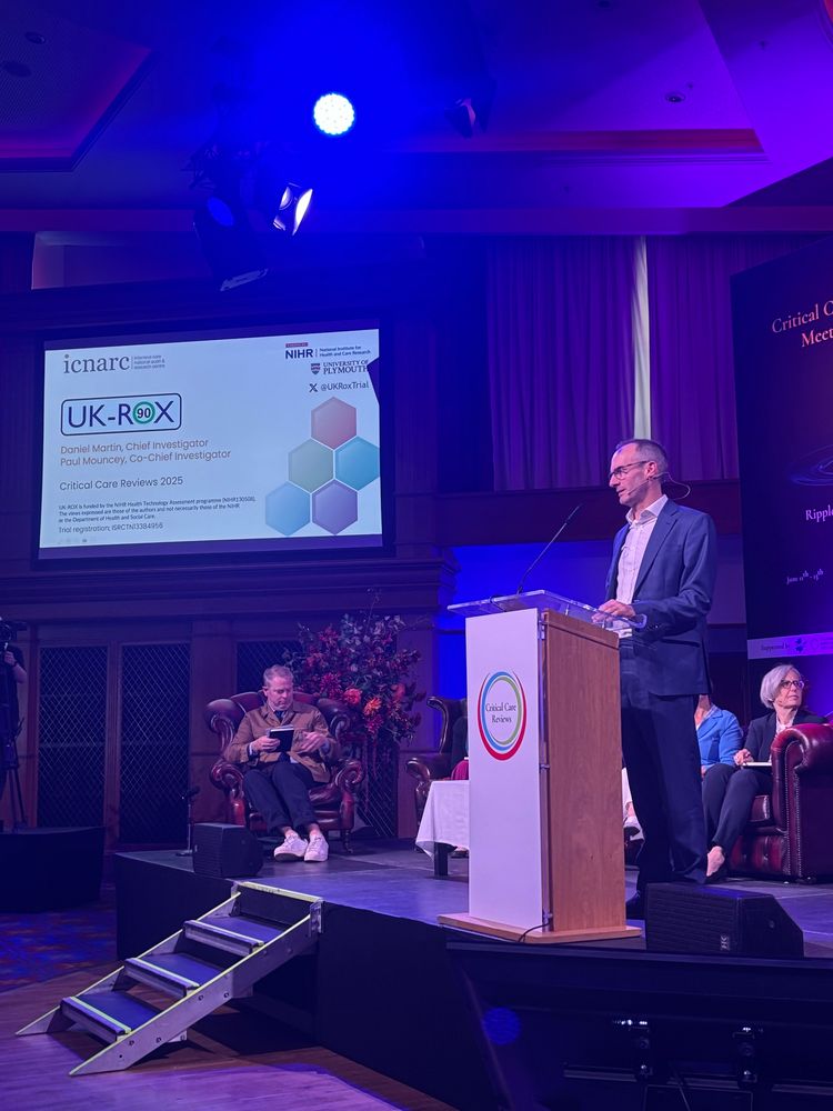 Professor Dan Martin presenting the UK - ROX trial at Critical Care Reviews 2025