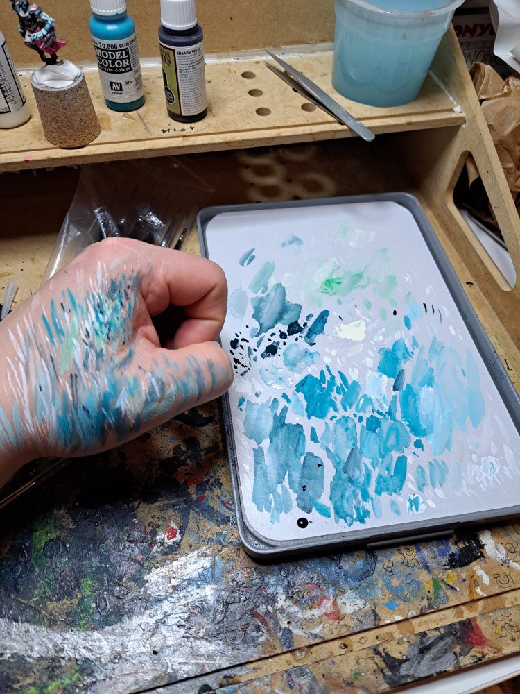 Hand and wet palette