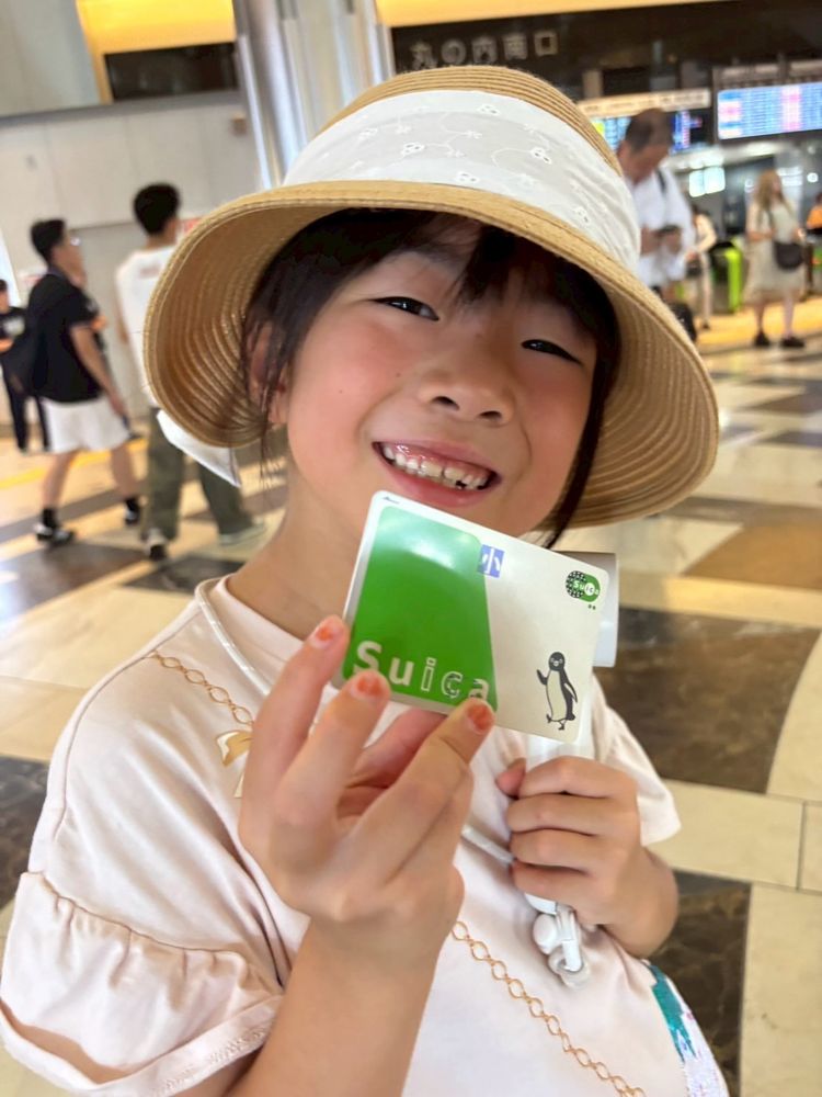 My little six-year-old niece-in-law is a big girl who’s got her first transit card! Suica is probably the most widely used of the many many types of IC cards throughout Japan.