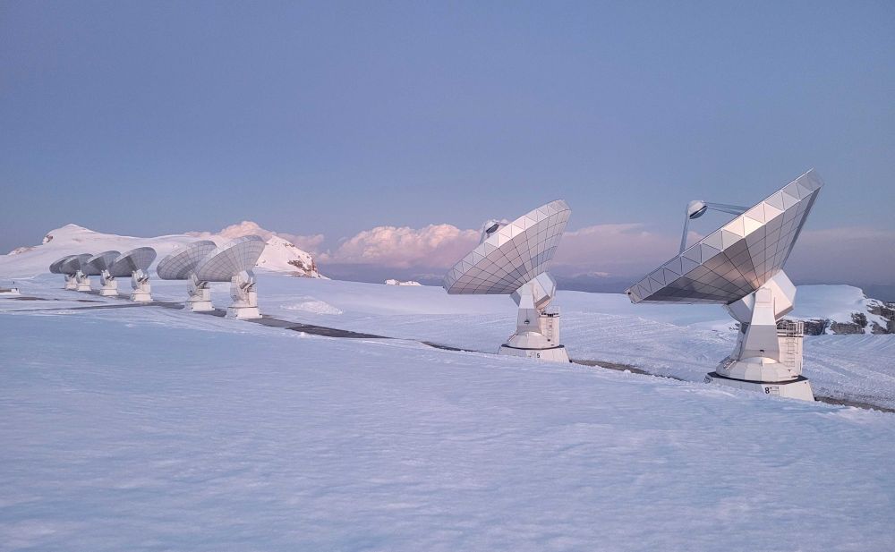 8 telescopes in NOEMA all pointing to the left of the image and sitting on snow