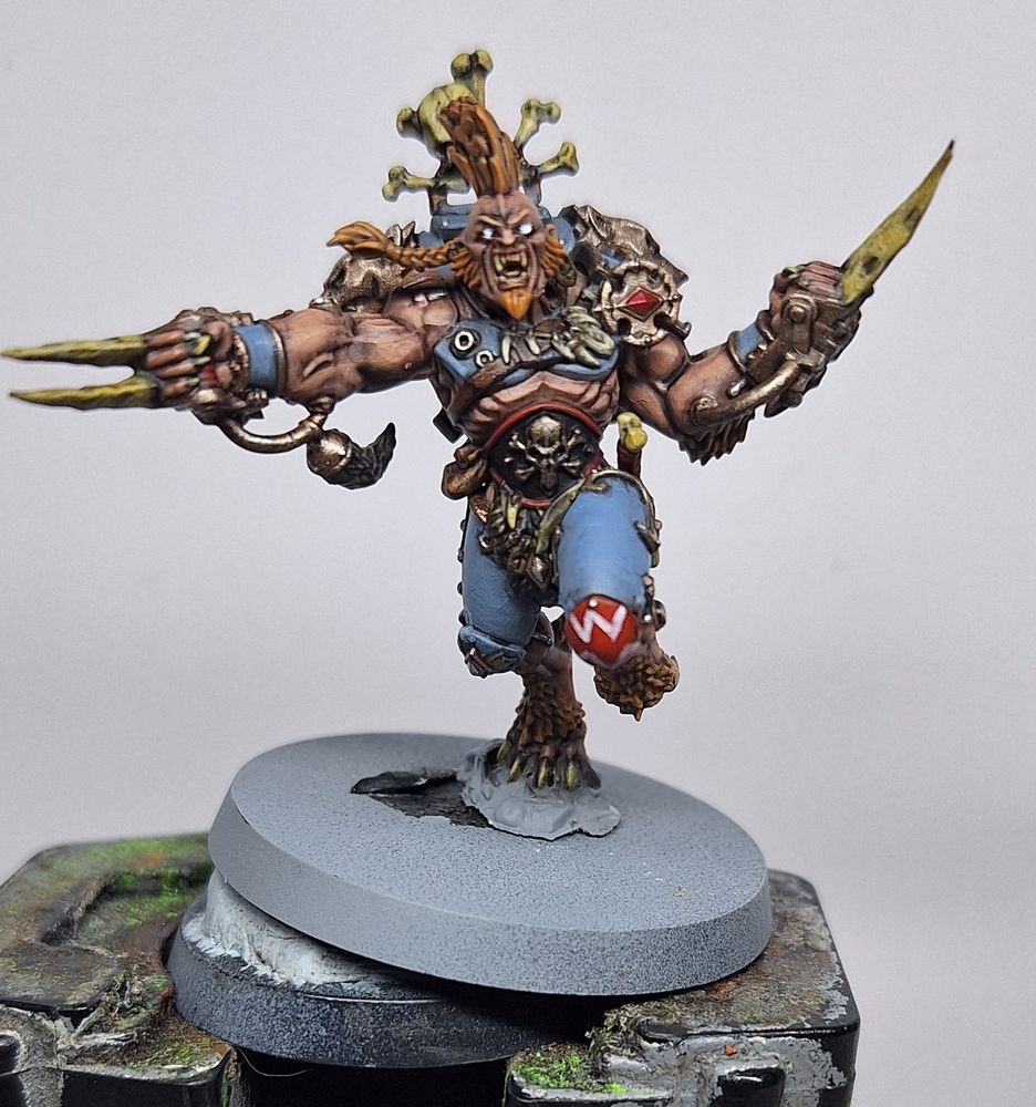 Spacewolves wulfen with claws front profile 