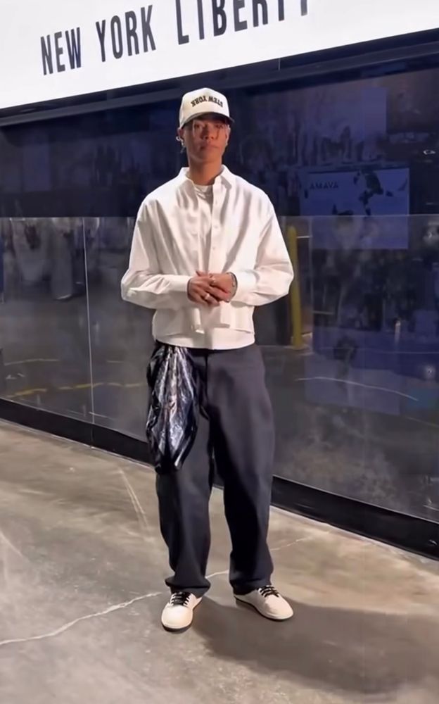 tash cloud flagging bottom (???) in the tunnel before a liberty game