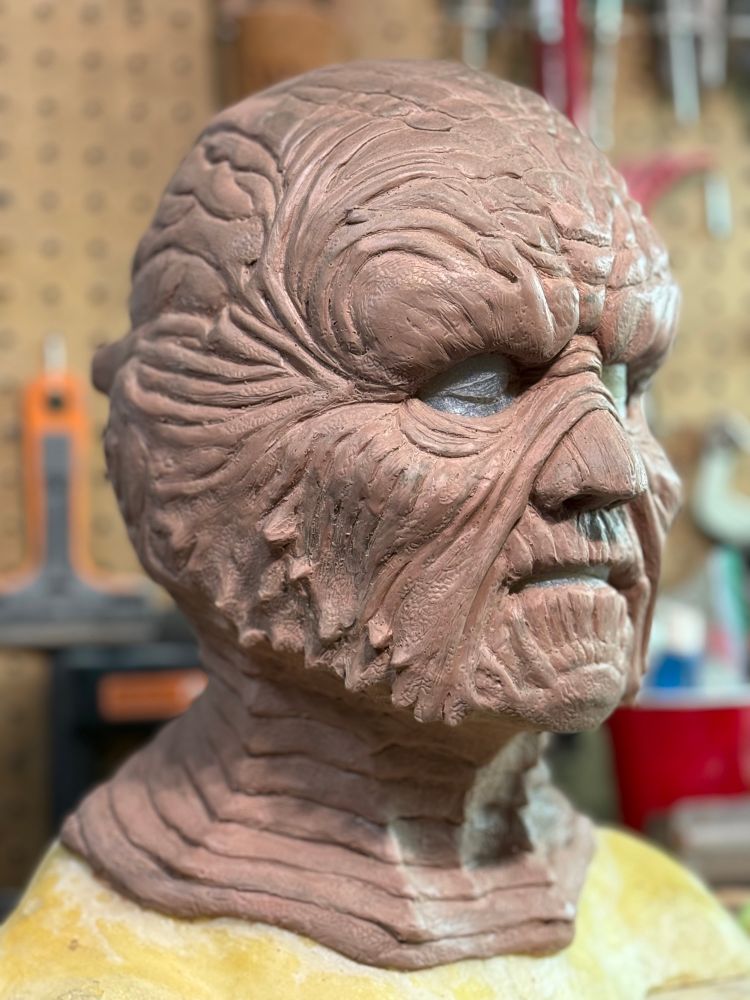 Weequay barkeep of Freetown, Taanti sculpture in progress