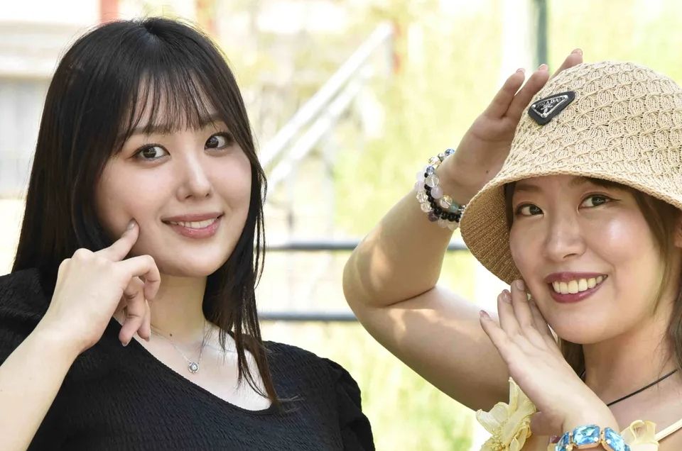 Himeka and Mai Sakurai