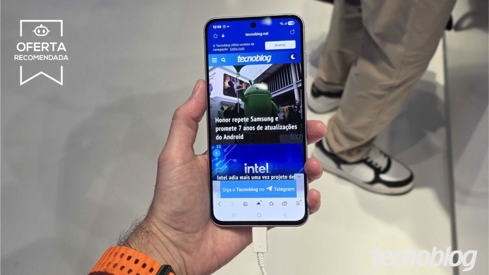 Samsung Galaxy A56 com tela ligada