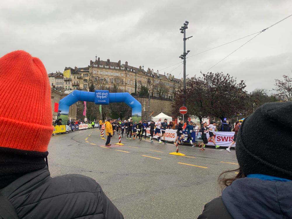 Public regardant la course de l’Escalade.