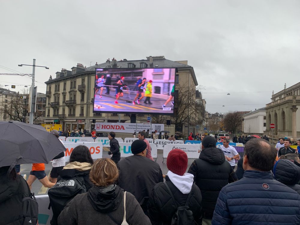 Public regardant la course de l’Escalade.
