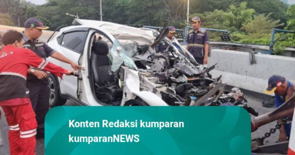 Kecelakaan di Tol JORR Pondok Indah, Mobil Ringsek Parah