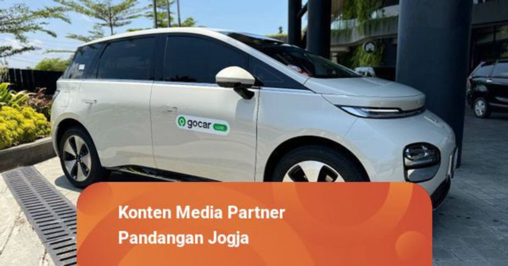 Gojek Luncurkan Layanan Mobil Listrik Pertama di Bandara YIA