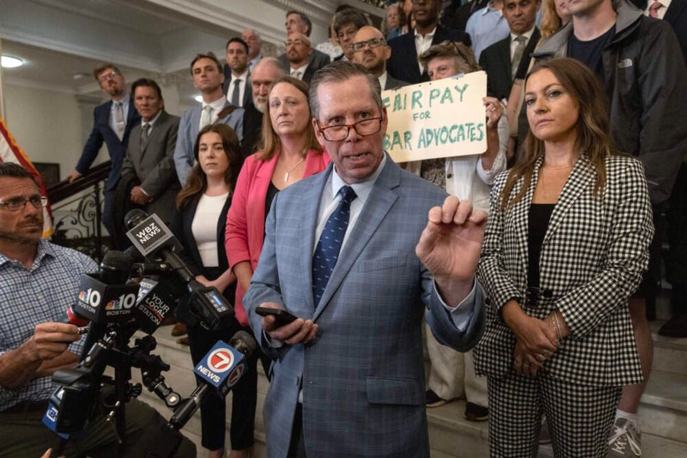 Mass. lawmakers pass bill that includes pay raise for public defenders amid legal crisis