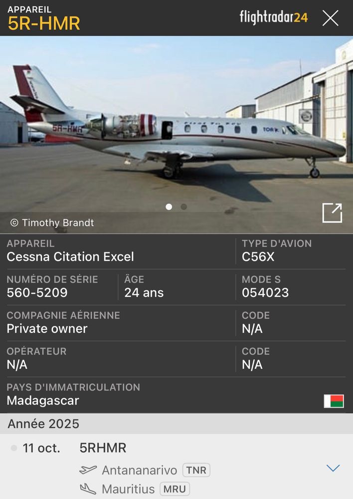 Fiche de l’avion immatriculé 5R-HMR avec le vol d’aujourd’hui Antananarivo-Maurice qui apparaît 