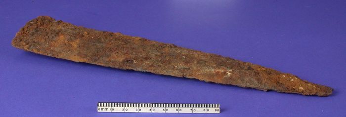 An oblique finds photograph of iron blade TDB 1675 from Torksey, interpreted as the broken-off end of a spear blade.