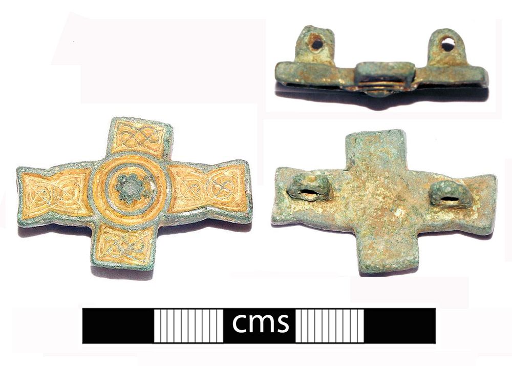 Portable Antiquities Scheme find BERK-E067E3, again showing a view of the 'lugs' projecting from the back of the piece.