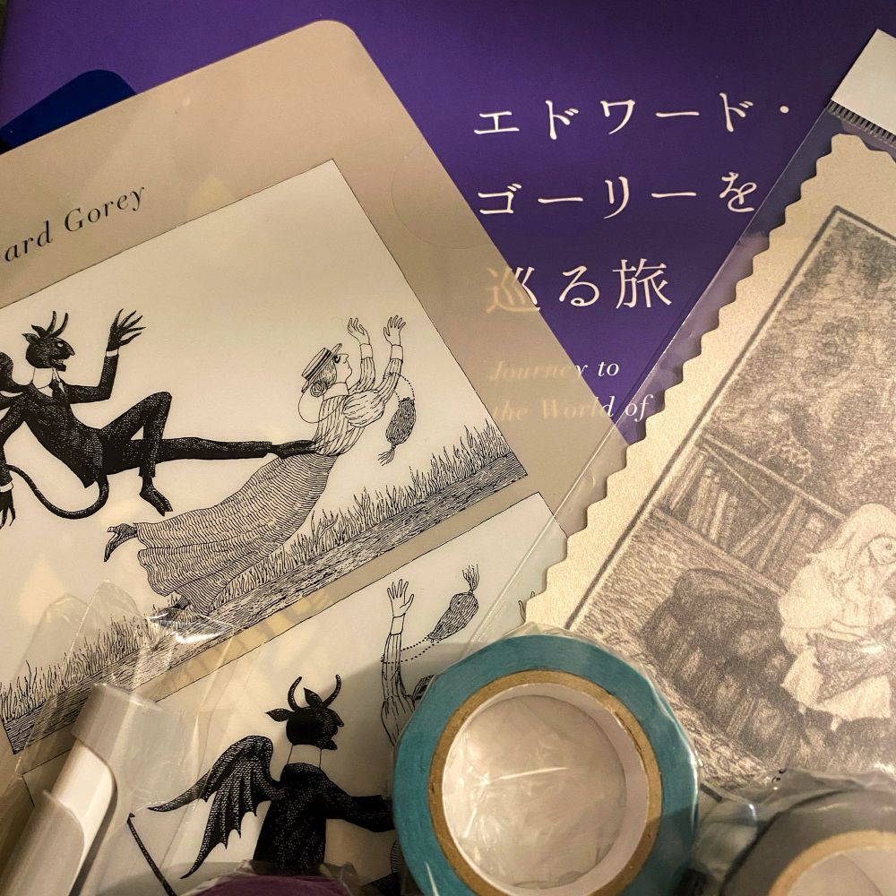 飛び蹴りする悪魔