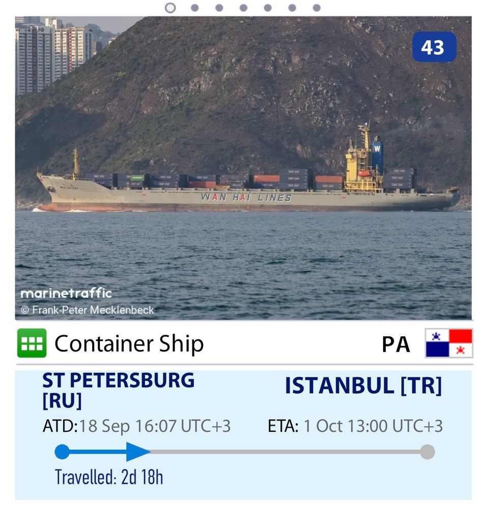 Ein Foto von einem Containerschiff auf der Fahrt von Sankt Petersburg nach Istanbul.