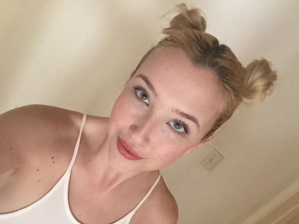 Cute selfie with Samantha rone, she has blue eyes and blonde hair 