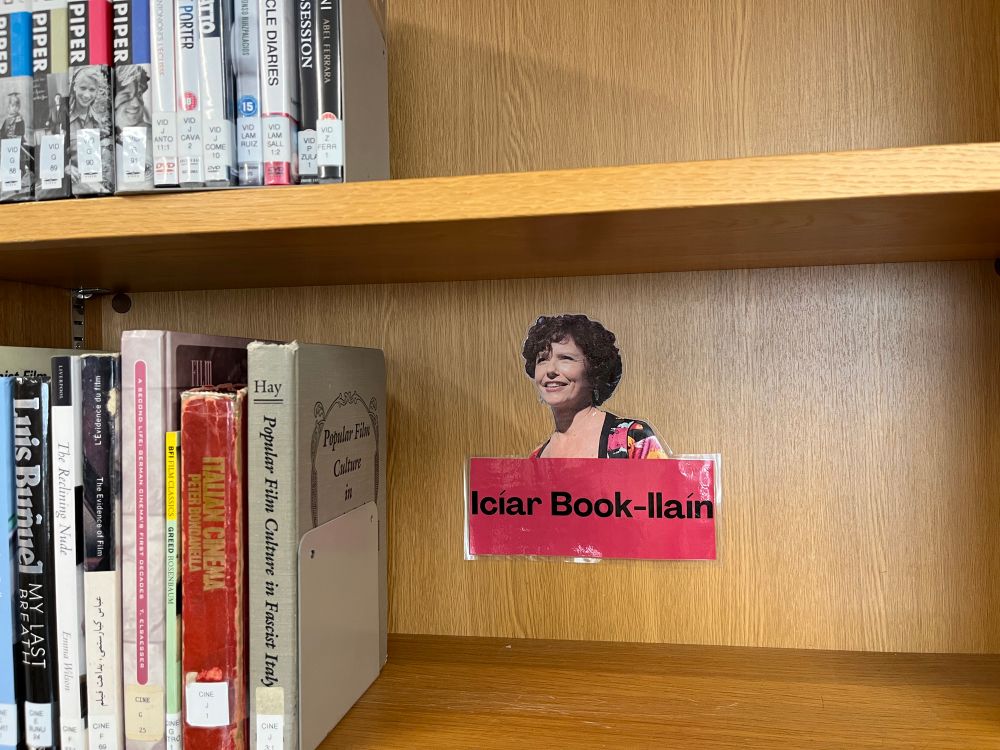 The cinema books reshelving shelf in the MMLL Library foyer, with a label reading 'Icíar Book-llaín'.