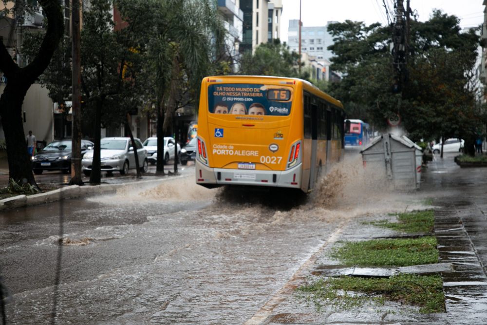 Dmae admite que sistema de drenagem não é capaz de evitar alagamentos e aponta falta de verba