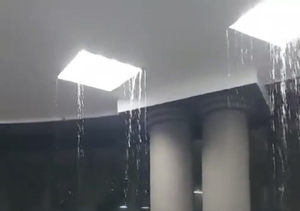 Vídeo de chuva na entrada de emergência do HPS é verdadeiro