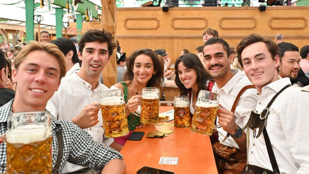 München: Abklatsch der Wiener Wiesn eröffnet