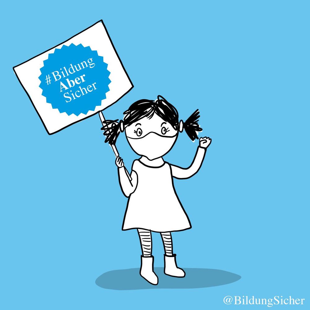 Kind mit Zöpfen, welches ein Kleid trägt, hat eine Atemschutzmaske auf und hält ein Schild mit unserem Logo in die Höhe. 

Auf dem Logo steht: #BildungAberSicher.