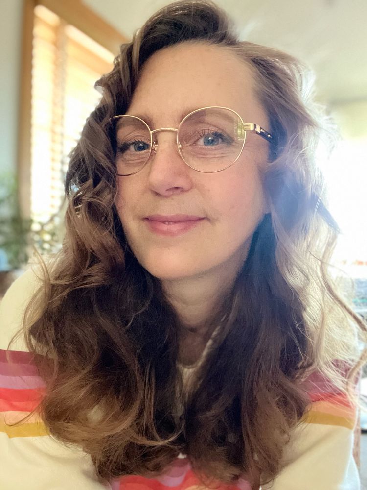 Middle aged woman wearing round glasses