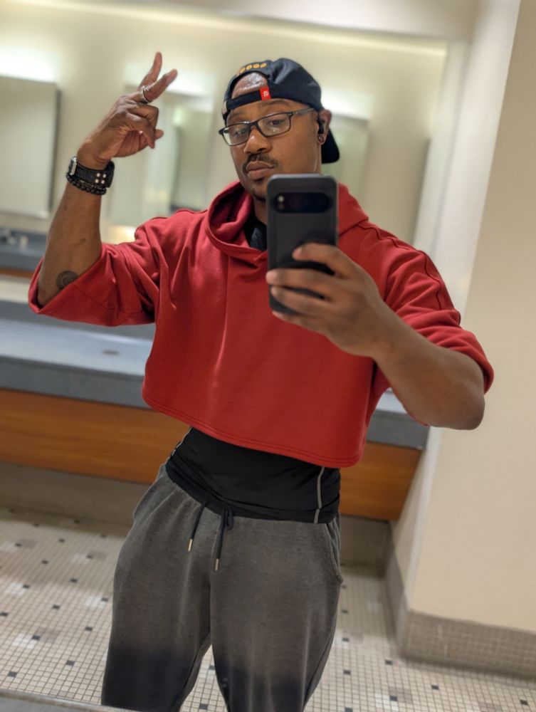 Donovan Santiago gym selfie before workout (5/31/2025)