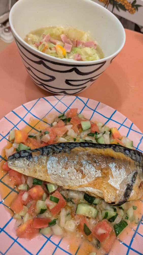 長谷川あかりさんの、目玉焼き味噌汁と
鯖ソースのレシピ