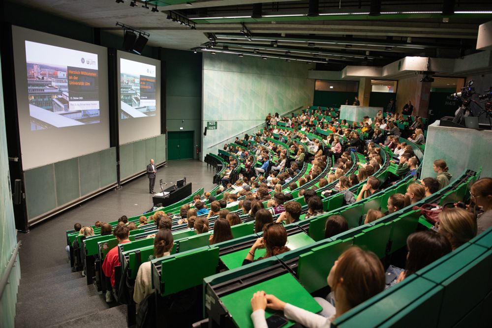 Offizielle Begrüßung der Erstsemester zum Wintersemester 2025/26 an der Uni Ulm (Foto: Elvira Eberhardt/Uni Ulm)