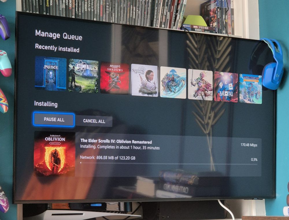 Picture of a tv screen
The screen shows the manage queue page on an Xbox
The Installing section shows Oblivion downloading
