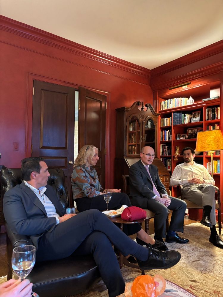 Nuffield Alumni gathered at Philip Bobbitt’s home for a drinks reception.