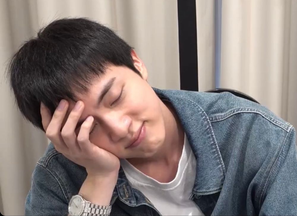 BTS Seokjin handsomely frustrated because of a game.