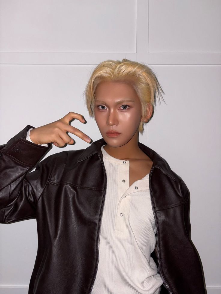 xlov hyun looking so sjdjsanbsjxjsnsbsvs