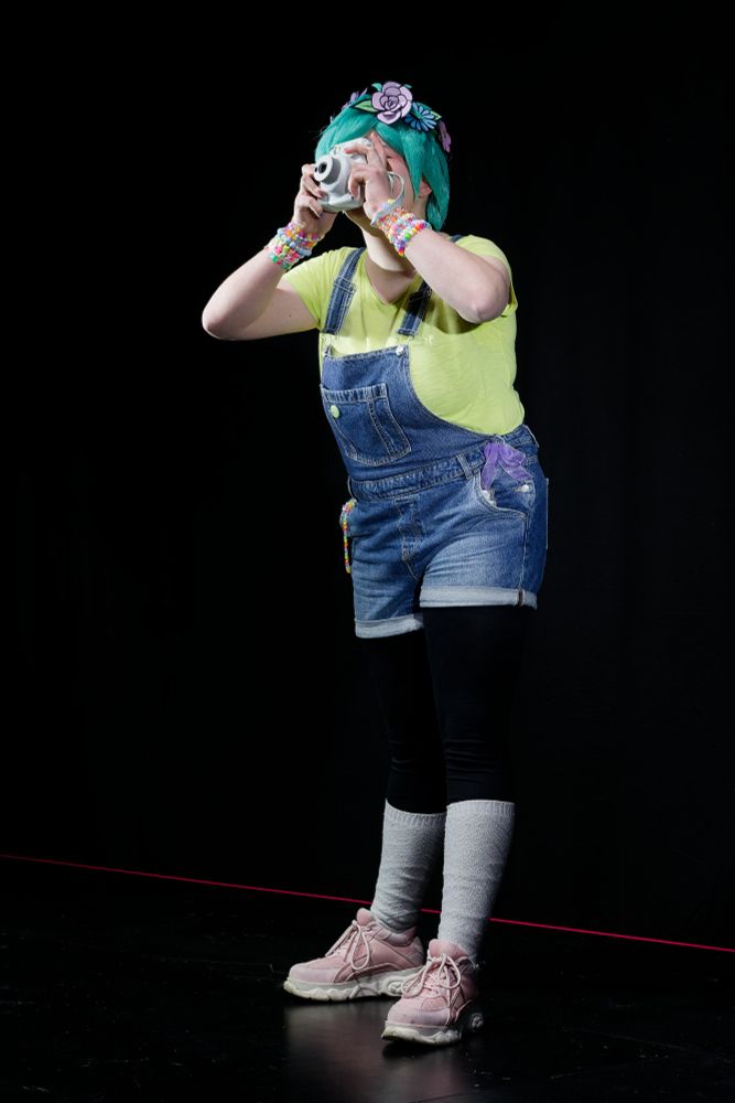 Photo individuelle du concours Défilé libre, la personne fait mine de prendre une photo