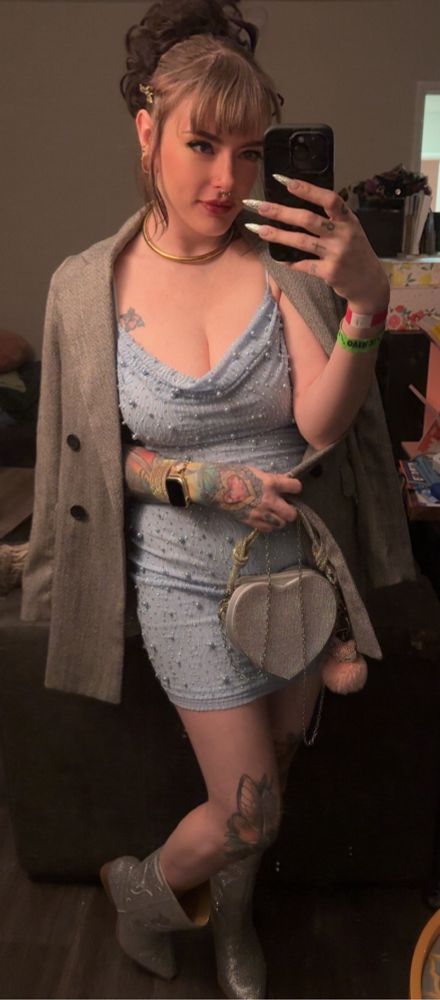 Lily Obscura dressed up in a short blue dress for the XMAs / Xbiz Awards - fashion - ootd