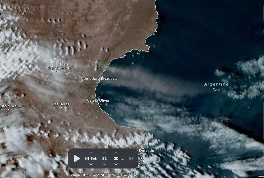 GOES image over central Patagonia showing an extense dust cloud from lake Colhue Huapi (the soruce) to the ocean