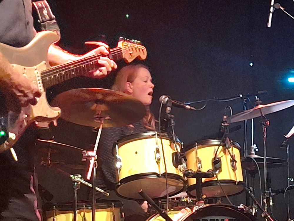 Fab electric guitar playing from callum mcnair & insane vocals & drumming from Hazel Morrison 
